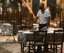 εμβολιασμένοι και ανεμβολίαστοι