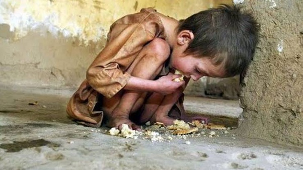 Παιδάκι πεινάει - λιμοκτονεί 