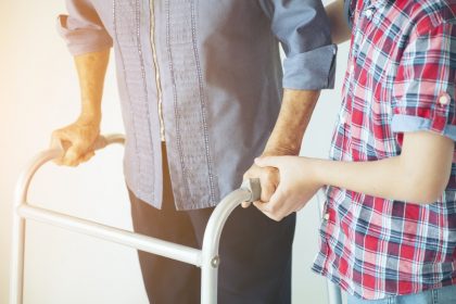 Ανοίγει σήμερα η πλατφόρμα για κατ’ οίκον εμβολιασμό κατά του Covid-19