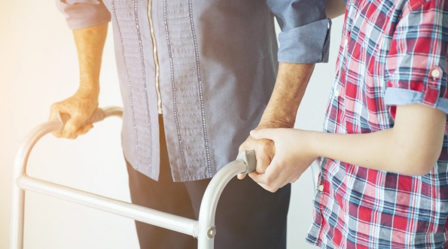 εμβολιασμό κατ'οίκον άνθρωπος με δυσκολία μετακίνησης