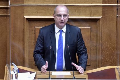 Γιάννης Οικονόμου για εμβολιασμό