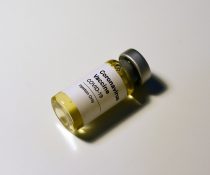 ΠΟΥ FDA χορήγηση τρίτης δόσης εμβολίου