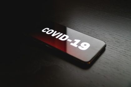 Covid-19: Τριπλάσιες επαναλοιμώξεις δημιουργεί η μετάλλαξη «Όμικρον»
