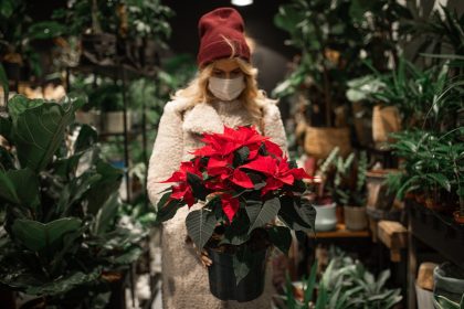 Νέα μέτρα από σήμερα :Μάσκα και στους εξωτερικούς χώρους - Τι ισχύει για σουπερμάρκετ και ΜΜΜ