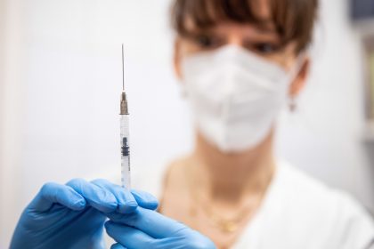 Ευλογιά των πιθήκων: Σε ποιους πολίτες εξετάζεται ο εμβολιασμός;