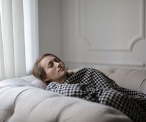 Ο ύπνος κατά τη διάρκεια της ημέρας συνδέεται με το Αλτσχάιμερ