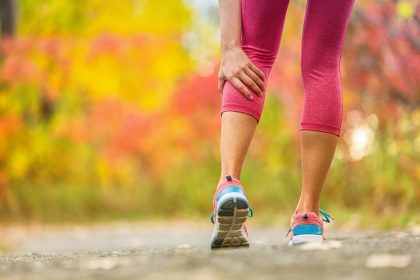 5 αιτίες για τον πόνο πίσω από το γόνατο
