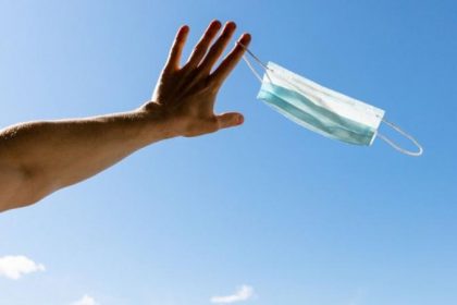 ECDC: «Η πανδημία δεν έχει τελειώσει, μην εφησυχάζεστε!»