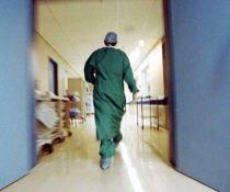 Ανεμβολίαστοι υγειονομικοίv απεργία