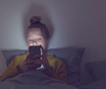 Τι συμβαίνει στον άγρυπνο εγκέφαλο μετά τα μεσάνυχτα;