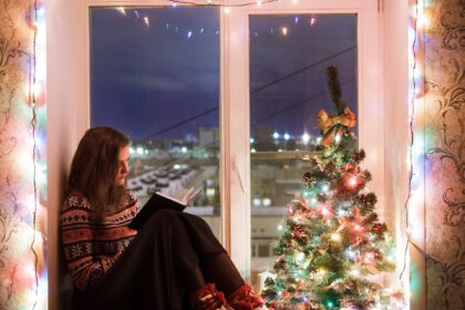 φόβος των Χριστουγέννων νόνη γυναικα διαβάζει
