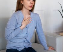 γυναίκα με Αλλεργία στα αντιβιοτικά: Σπάνια αλλά επικίνδυνη