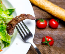 Ουρολοιμώξεις και μολυσμένο κρέας: Η κρυφή συνδεση