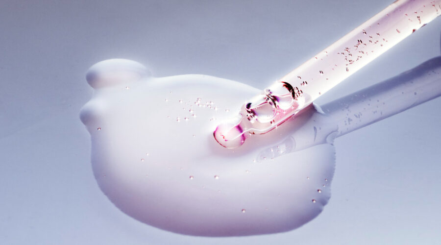 Ρετινόλη: Τι είναι, πώς δρα και ποια τα οφέλη της για το δέρμα