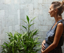 Έγκυoς και καπνός από πυρκαγιές