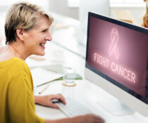 γυναικα βρισκει λύση με Επεμβατική ακτινολογία